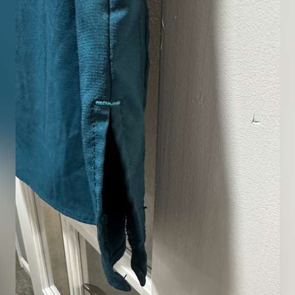 Carhartt Women's Cross-Flex Media Scrub Top - Picture 9 of 10